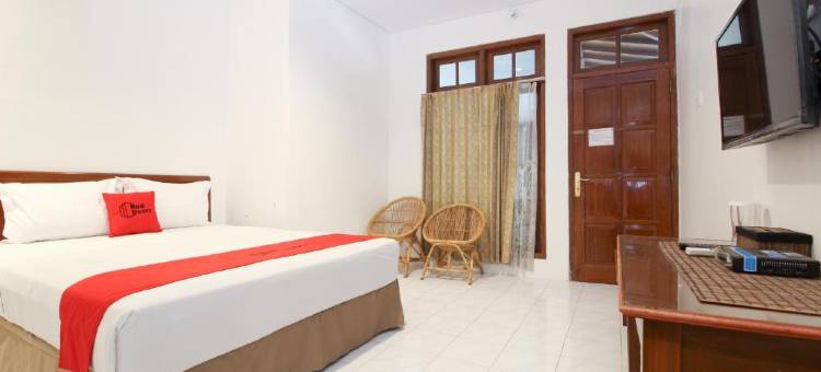 红多兹Plus酒店-近阿兰阿兰瑟拉丹2(RedDoorz Plus Near Alun Alun Selatan 2)图片