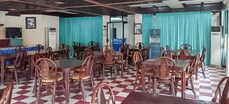 红多兹Plus酒店-近安耶尔图古梅库苏尔(RedDoorz Plus Near Tugu Mercusuar Anyer)图片