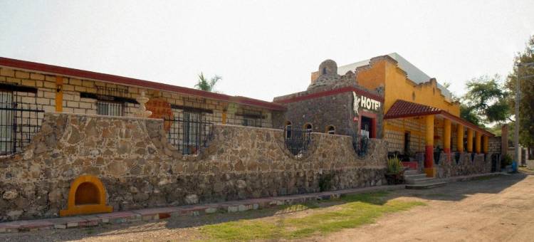 OYO圣米格尔别墅酒店(Hotel Villas de San Miguel Media Luna)图片