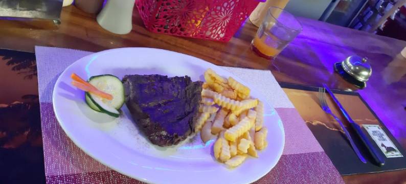 Cocotel的蒙提河畔观景度假村(Monty's Riverside View Resort)图片