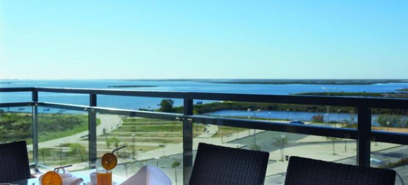 瑞尔玛丽娜滨海酒店(Real Marina Residence)图片