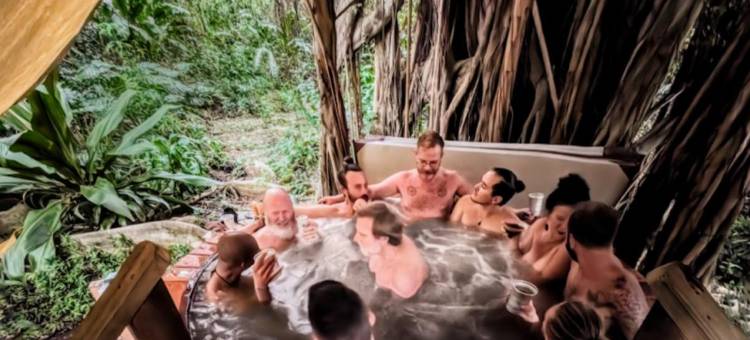 毛卡努伊凯赫纳俱乐部 LGBTQIA+ 可选择着装(Kehena Mauka Nui Club Lgbtqia+ Clothing Optional)图片