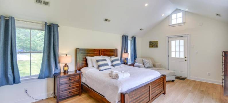 距格洛斯特15英里：滨水马修斯之家！(15 Mi to Gloucester: Waterfront Mathews Home!)图片