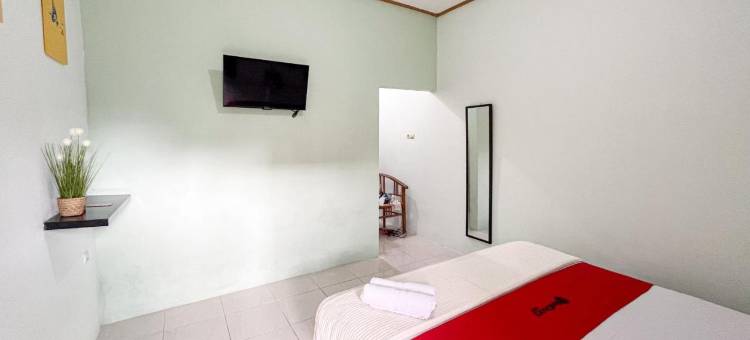 RedDoorz Syariah Near RS Bhayangkara Nganjuk图片