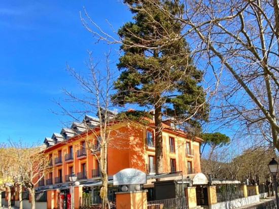 洛斯兰斯罗斯斯考特尔酒店