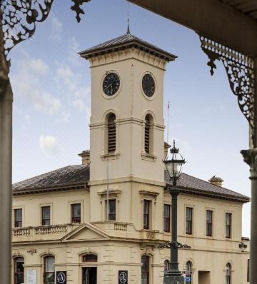 Briars Cottage - DaylesfordHotel Overview