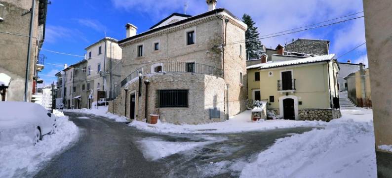 洛布玛索鲁奥贝格蒂弗索酒店(Robur Marsorum Albergo Diffuso)图片