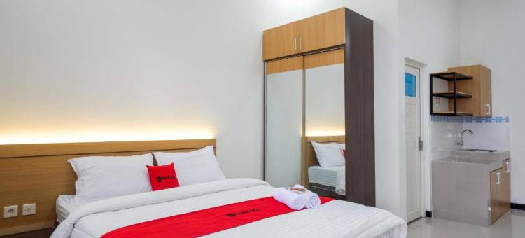 红多兹酒店-近蒂尔托纳迪2号航站楼(RedDoorz Near Terminal Tirtonadi 2)图片