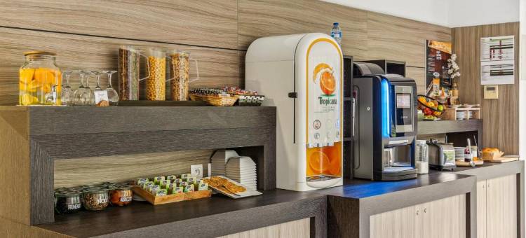 AKENA酒店拉费尔特伯纳德(Hôtel Akena la Ferté Bernard)图片