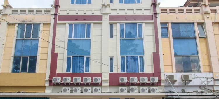 红多兹普拉斯酒店-近苏加诺哈达机场皇冠公园(RedDoorz Plus Near Soekarno Hatta Airport Taman Mahkota)图片
