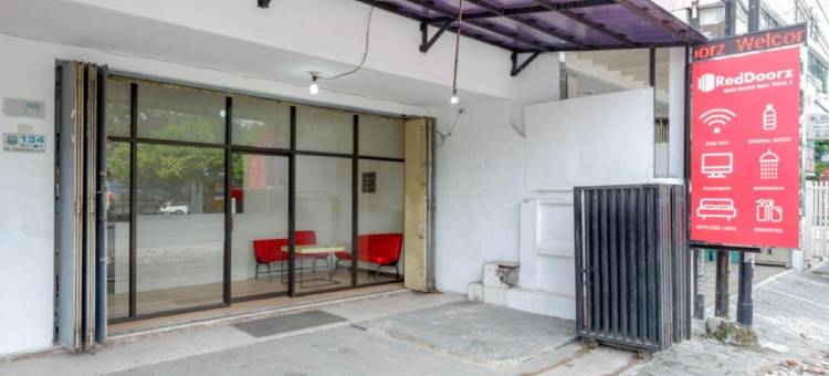 红多兹酒店-近太平洋购物中心2(RedDoorz Near Pacific Mall Tegal 2)图片