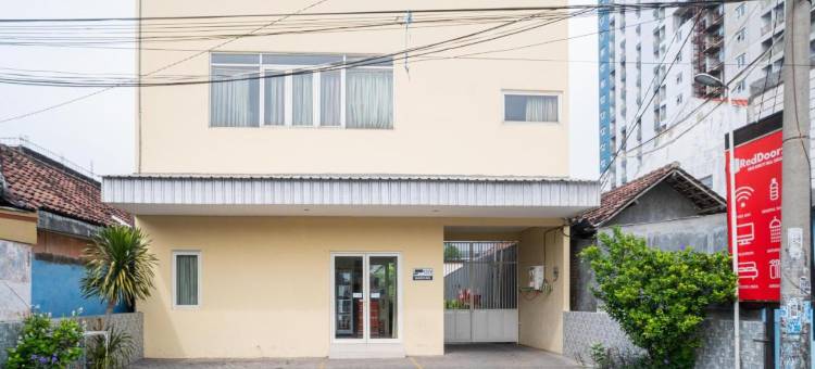 红多兹酒店-近诗都阿佐太阳城购物中心(RedDoorz Syariah Near Suncity Mall Sidoarjo)图片