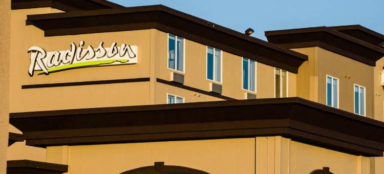 麦克默里堡丽笙套房酒店(Radisson Hotel & Suites Fort McMurray)图片