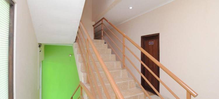 Pineapple Mansion Solo Mitra RedDoorz Near RS Jih Solo图片