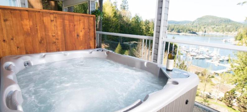 马德拉公园度假套房民宿(Madeira Park Oceanview Suites)图片