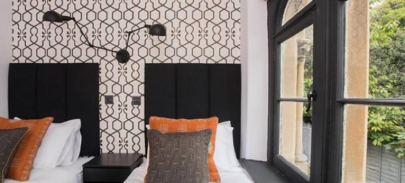 洛克斯布鲁克小屋(Locksbrook Lodge - Hot Tub - Spacious Outdoor Space)图片