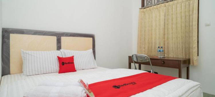 红多兹酒店-近西塞里环岛(RedDoorz Near Bundaran Ciceri)图片