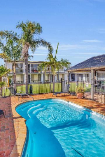 Admirals LodgeHotel Overview