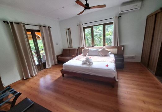 Georgina's Cottage Hotel Overview