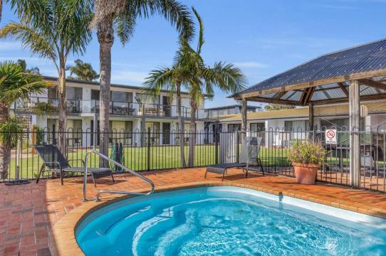 Admirals LodgeHotel Overview