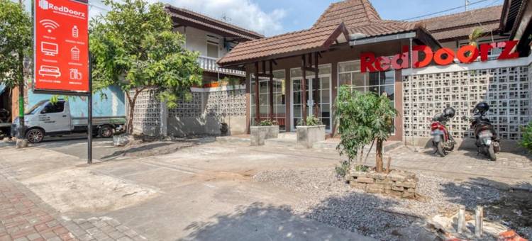 红多兹酒店-近日惹马里奥波罗图古车站2号(RedDoorz Near Malioboro Tugu Station Jogja 2)图片