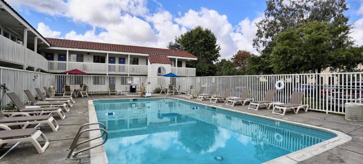 温德姆速8酒店佩塔卢马(Super 8 by Wyndham Petaluma)图片