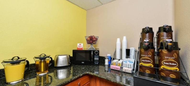 克拉克斯维尔东北速8酒店(Super 8 by Wyndham Clarksville Northeast)图片