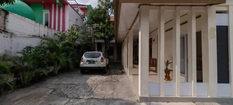 红多兹酒店-近北干巴鲁RS阿瓦尔布罗斯苏迪尔曼(RedDoorz Near RS Awal Bros Sudirman Pekanbaru)图片