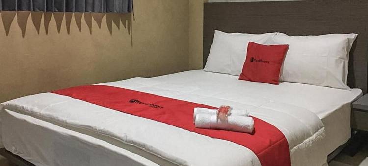红多兹酒店-近维萨塔帕里本多拉旺(RedDoorz Near Wisata Paribendo Lawang)图片