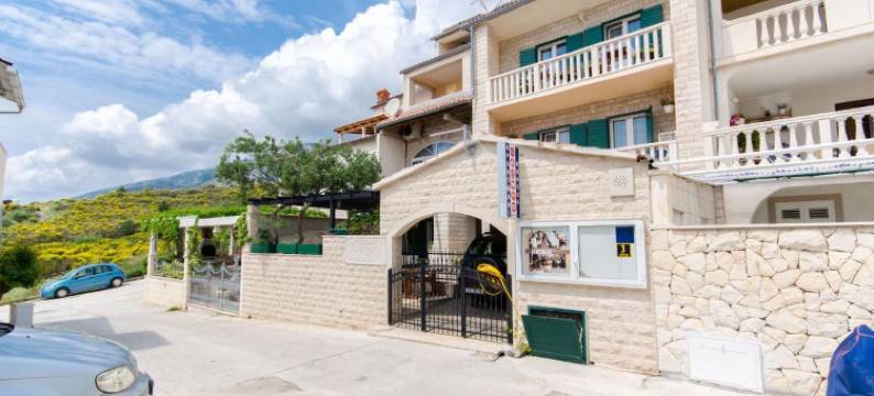 那波里公寓(Apartments and Room Napoli)图片