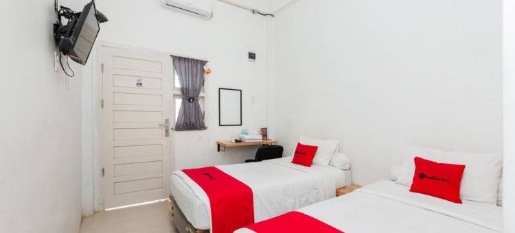 扎伊诺尔阿比丁班达亚齐红多兹伊斯兰酒店-近RSUD(RedDoorz Syariah Near Rsud Zainoel Abidin Banda Aceh)图片