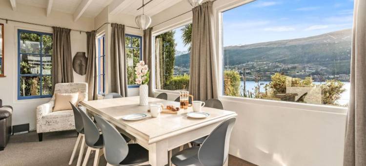 Sunny Lakeview Villa图片