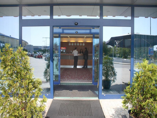 布拉格机场温德姆华美达酒店