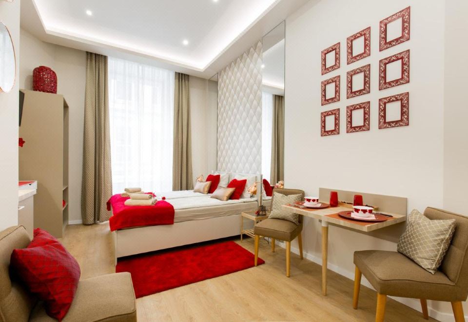 Budapest Holiday Colours Hotel Overview