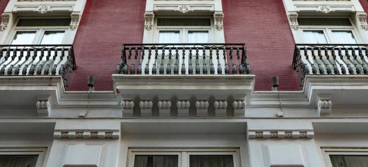 佩蒂特宫雷纳广场酒店(Petit Palace Plaza de la Reina)图片