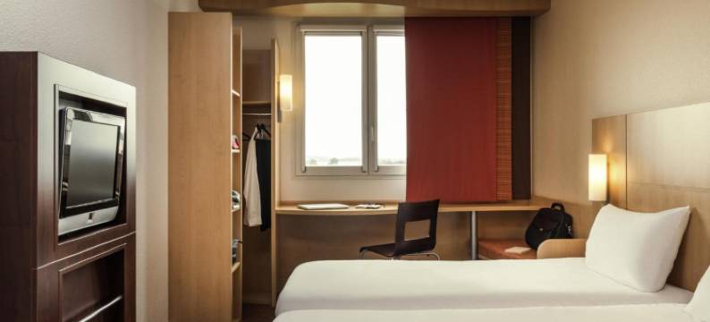 宜必思勒普赞罗纳河谷酒店(Ibis Loriol le Pouzin)图片