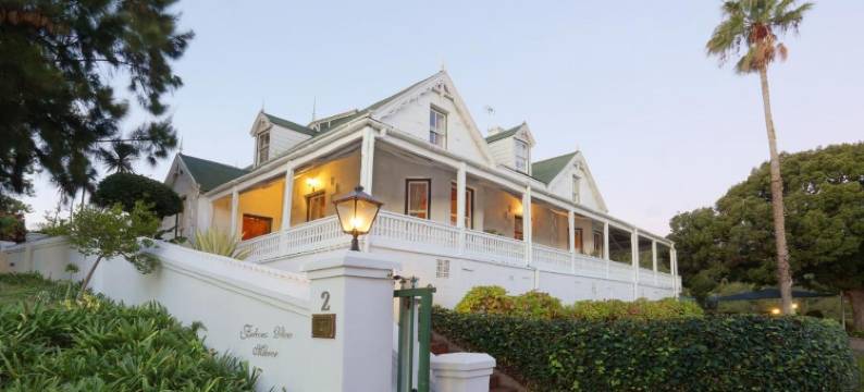 猎鹰视角庄园酒店(Falcons View Manor)图片