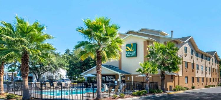 利斯堡湖泊群凯艺套房酒店(Quality Inn & Suites Leesburg Chain of Lakes)图片