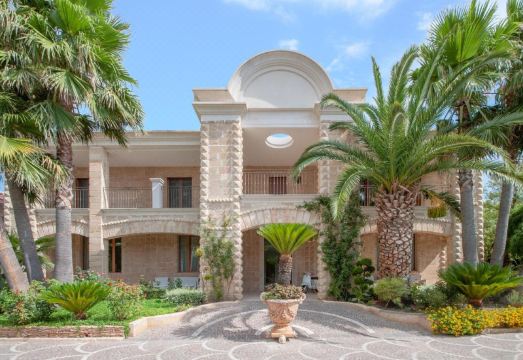 Maison Reale Hotel Overview