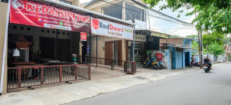 红门酒店清真-近古邦站2(RedDoorz Syariah near Stasiun Gubeng 2)图片