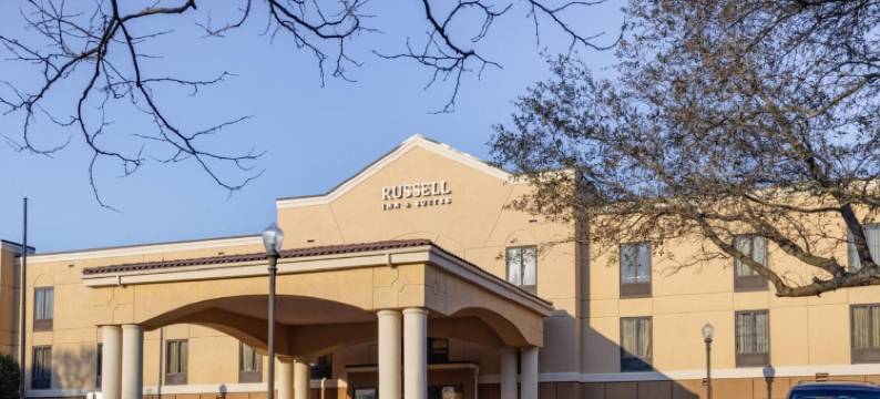 舒适套房酒店(Russell Inn & Suites)图片