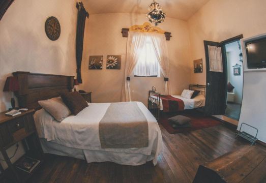 Roka Plaza Hotel Boutique Hotel Overview