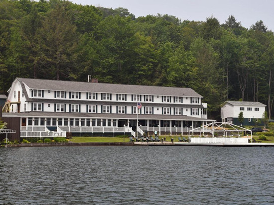 奥夸加湖的栗子旅馆
