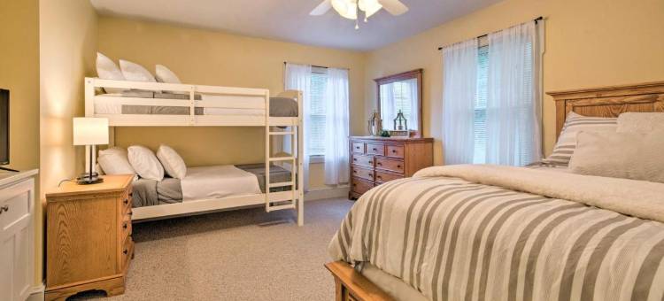 大院子加游戏：波帕克的埃奇沃特度假屋！(Large Yard and Games Edgewater Escape in Paupack!)图片