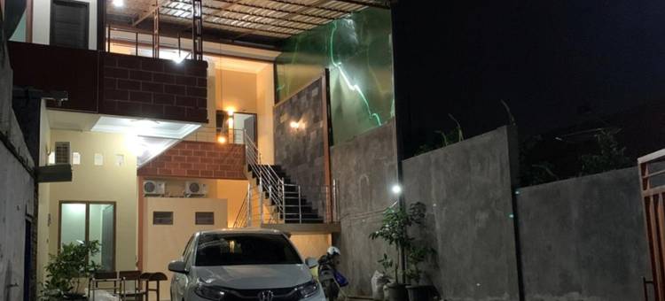 红多兹伊斯兰酒店-近帕蒂新邦利马(RedDoorz Syariah Near Kawasan Simpang Lima Pati)图片