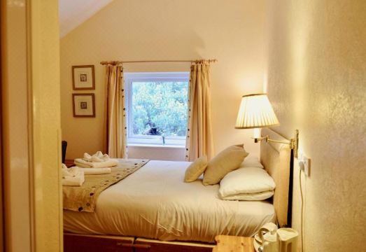 Tyn-y-Coed Inn Hotel Overview