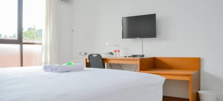 布米奇博莱德米特拉红门酒店-靠近帕穆利汉收费站(Bumi Ciboled Mitra RedDoorz Near Gerbang Tol Pamulihan)图片