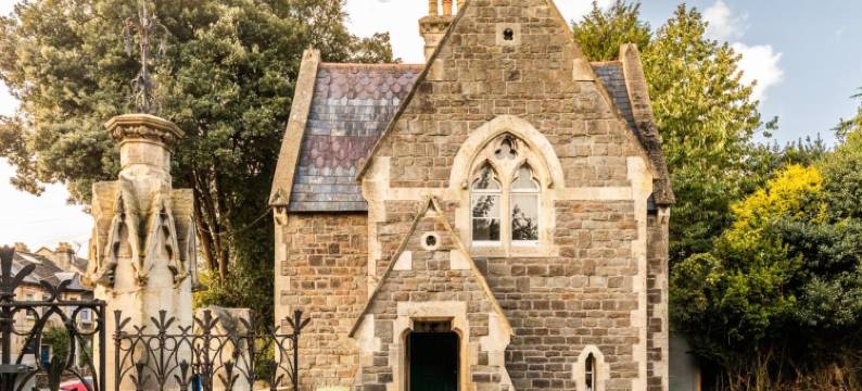 洛克斯布鲁克小屋(Locksbrook Lodge - Hot Tub - Spacious Outdoor Space)图片
