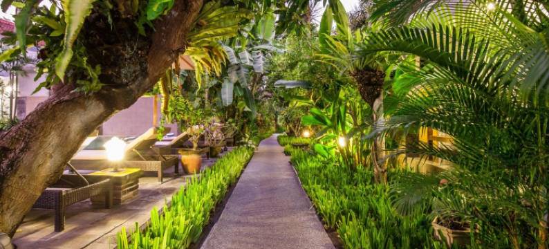 苏里亚马斯别墅酒店(Surya Mas Villa)图片