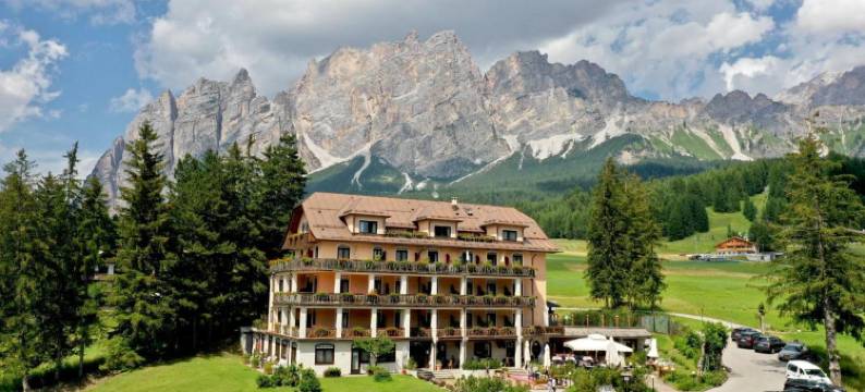 布鲁别墅精品酒店科提纳酒店(Boutique Hotel Villa Blu Cortina d'Ampezzo)图片